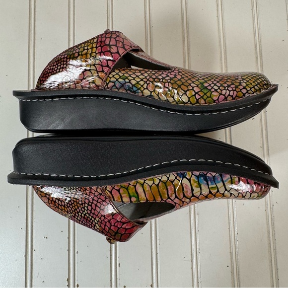 Alegria Classic Clogs EU 40 US 9.5 / 10 Rainbow Snake Patent Leather Print Shoes - Picture 6 of 15